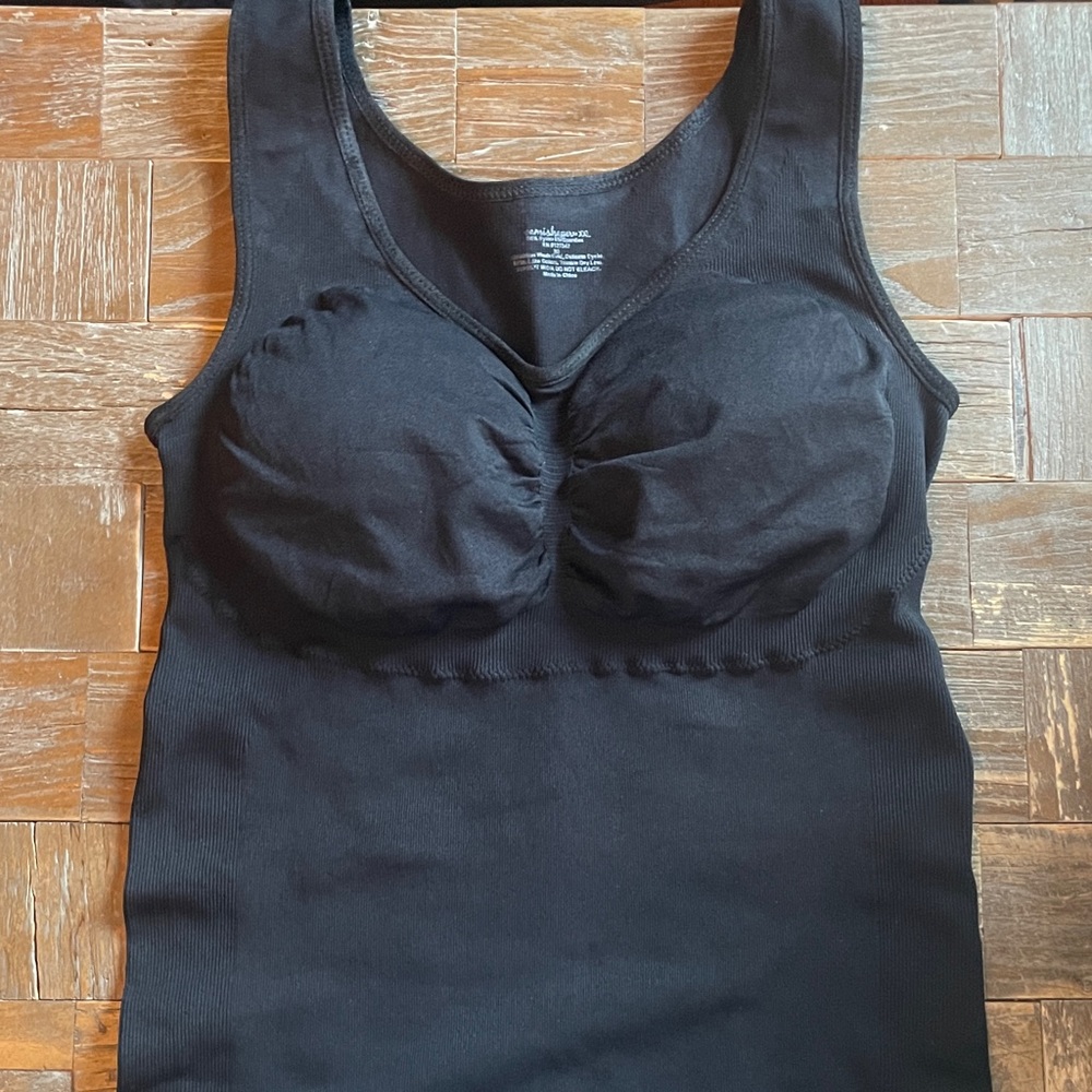 Camishaper Padded Tank🖤 - Picture 7 of 13